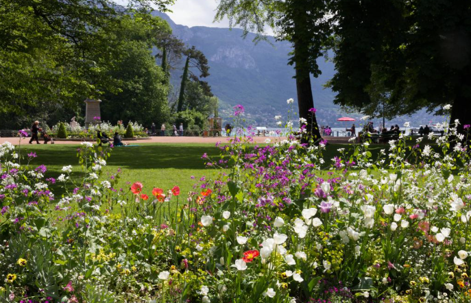 Jardins de l'Europe, parc au bord du lac d'Annecy