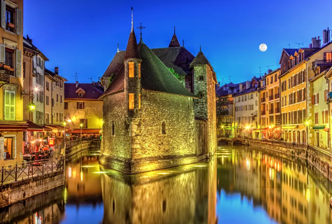 Palais de l'Île, emblème d'Annecy sur le Thiou